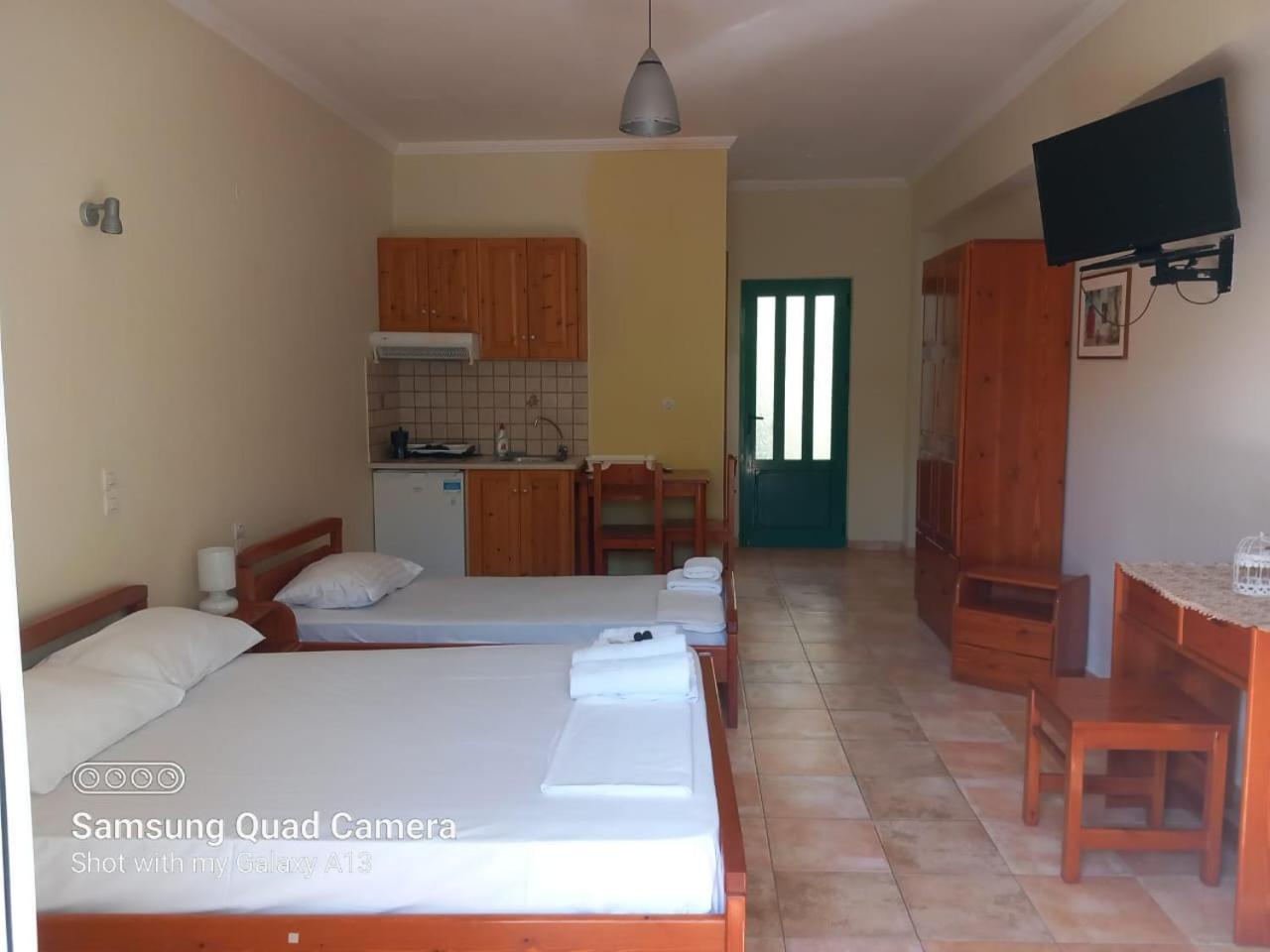 Lenia Studios Kalamitsi  Luaran gambar